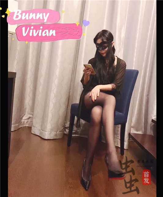 【极品反差婊】推特女神爱丝袜Vivian姐永久会员定制版 - 致命黑丝极致炮架[1V/357MB]（1）